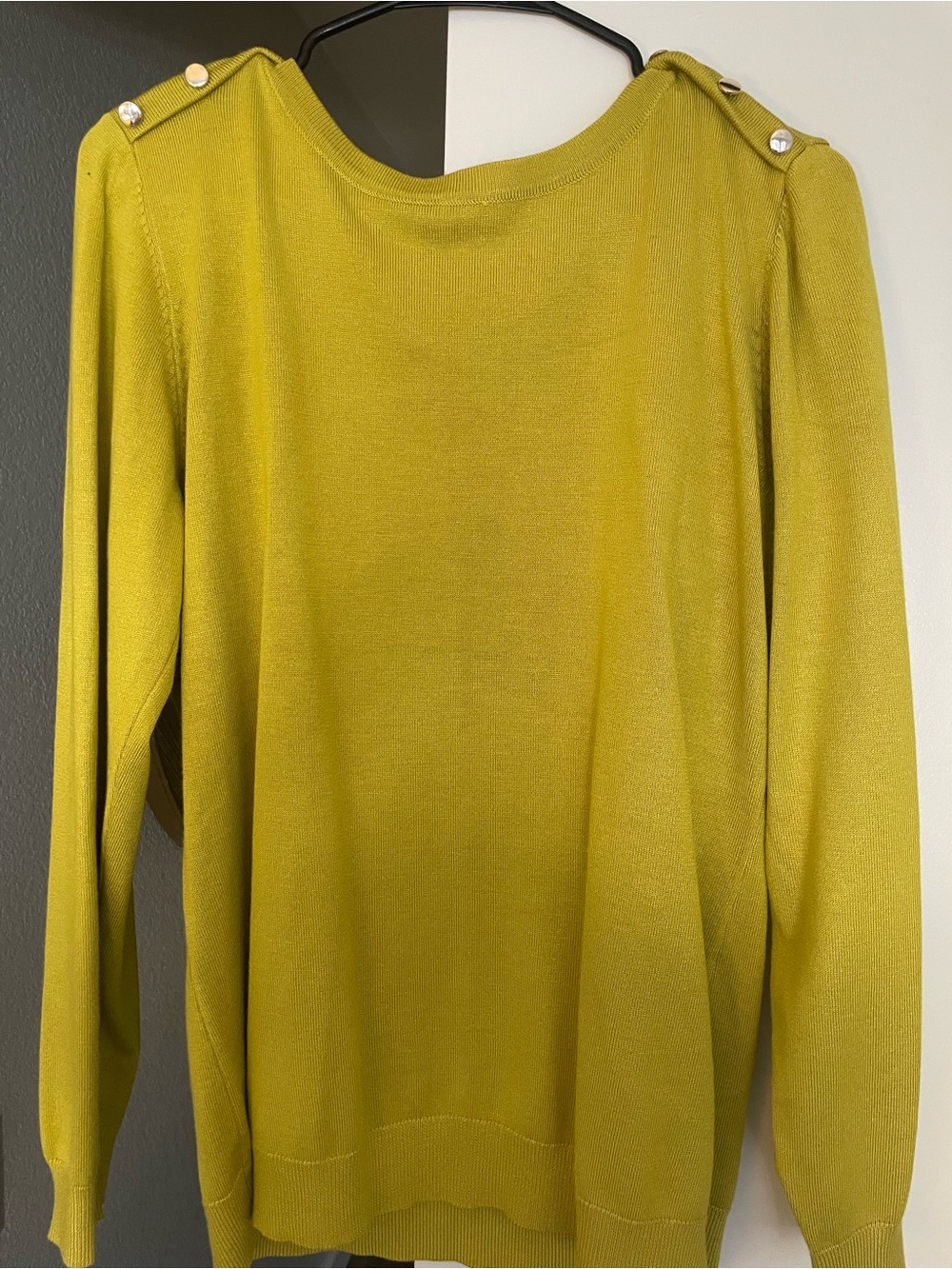 Women’s Lightweight Button-Shoulder Sweater - Olive Yellow